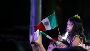 Esto deben pagarte si trabajas en un día festivo, según la ley