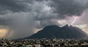 Prevén chubascos y tormentas eléctricas en distintos puntos de Nuevo León