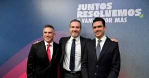 Líderes del PAN y PRI respaldan a Adrián de la Garza durante su informe en Monterrey