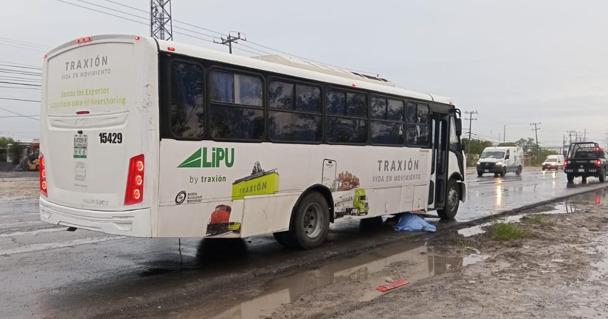 Mujer muere atropellada en Apodaca; detienen a un conductor y otro escapa