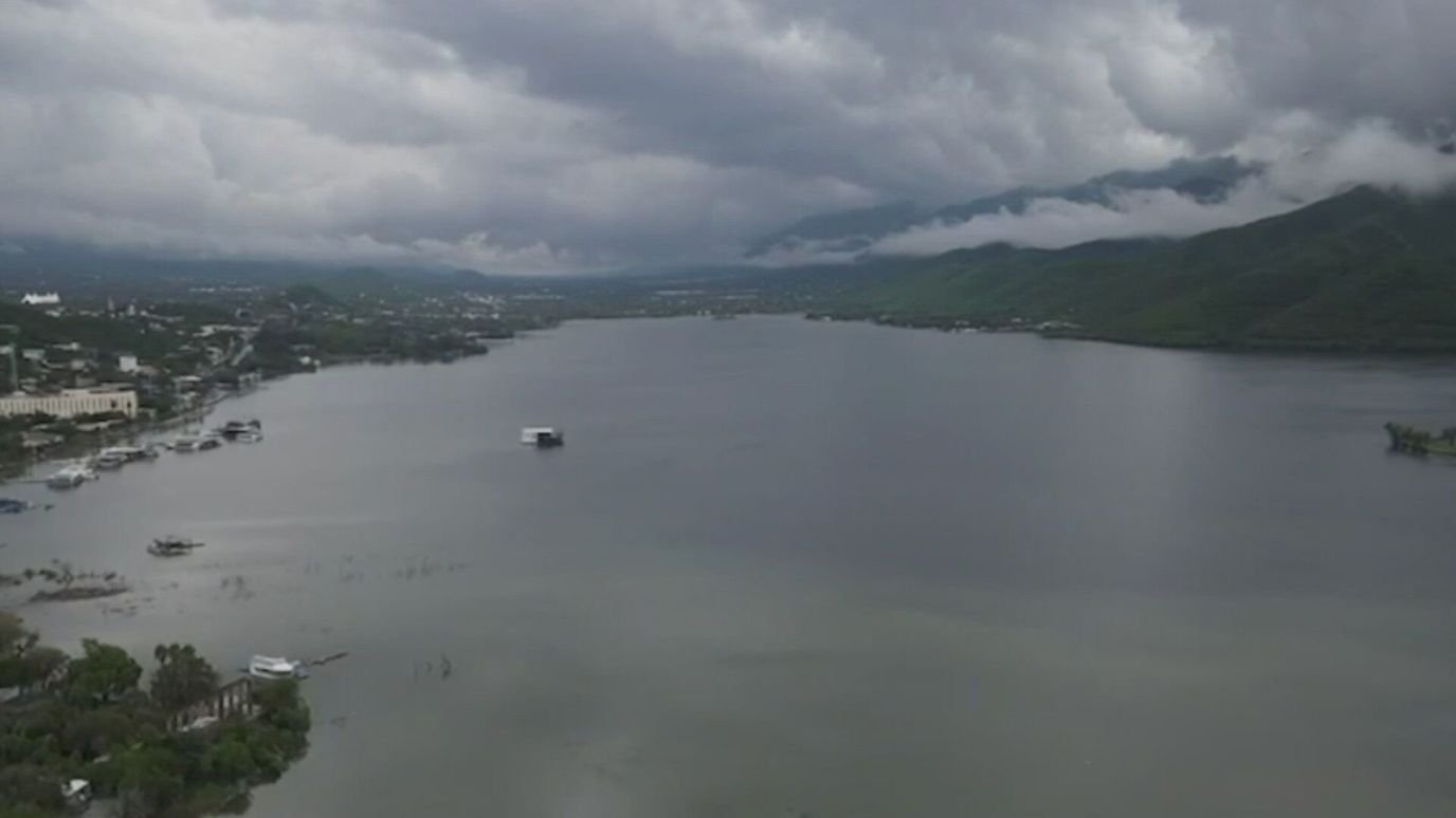 Conagua realiza desfogue controlado en la presa La Boca, en Santiago, Nuevo León