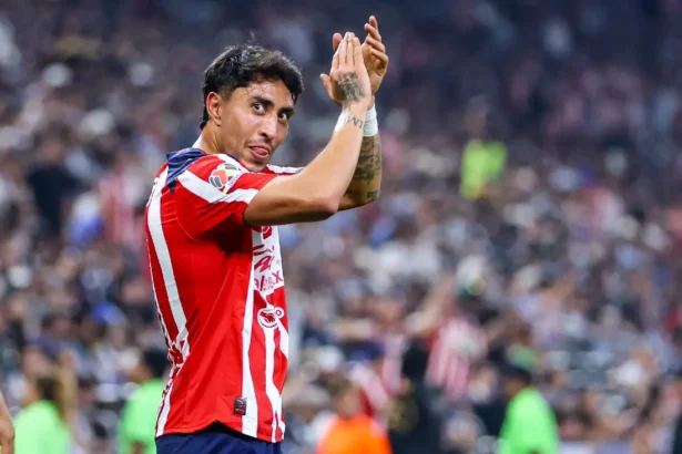 Omar Govea vuelve con Chivas para enfrentar a Monterrey
