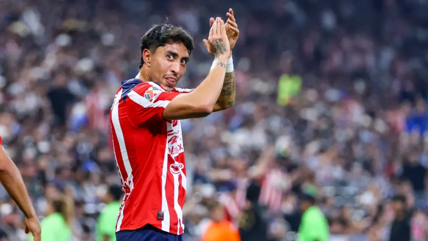 Omar Govea vuelve con Chivas para enfrentar a Monterrey