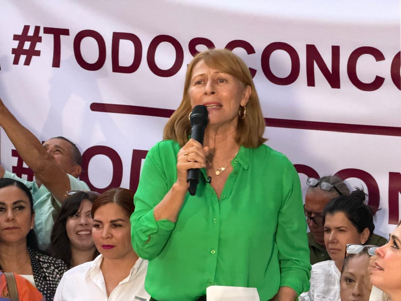 Tatiana Clouthier exige a Morena retirar a Clara Luz Flores de la candidatura